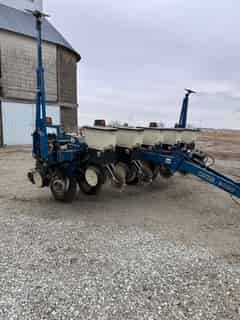 Kinze 3000 6/11 Planter