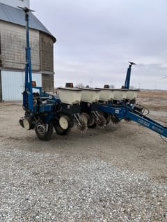 Kinze 3000 6/11 Planter