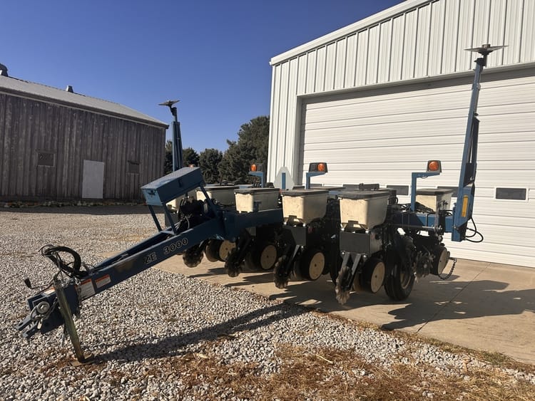 Kinze 3000 6/11 Planter 4228