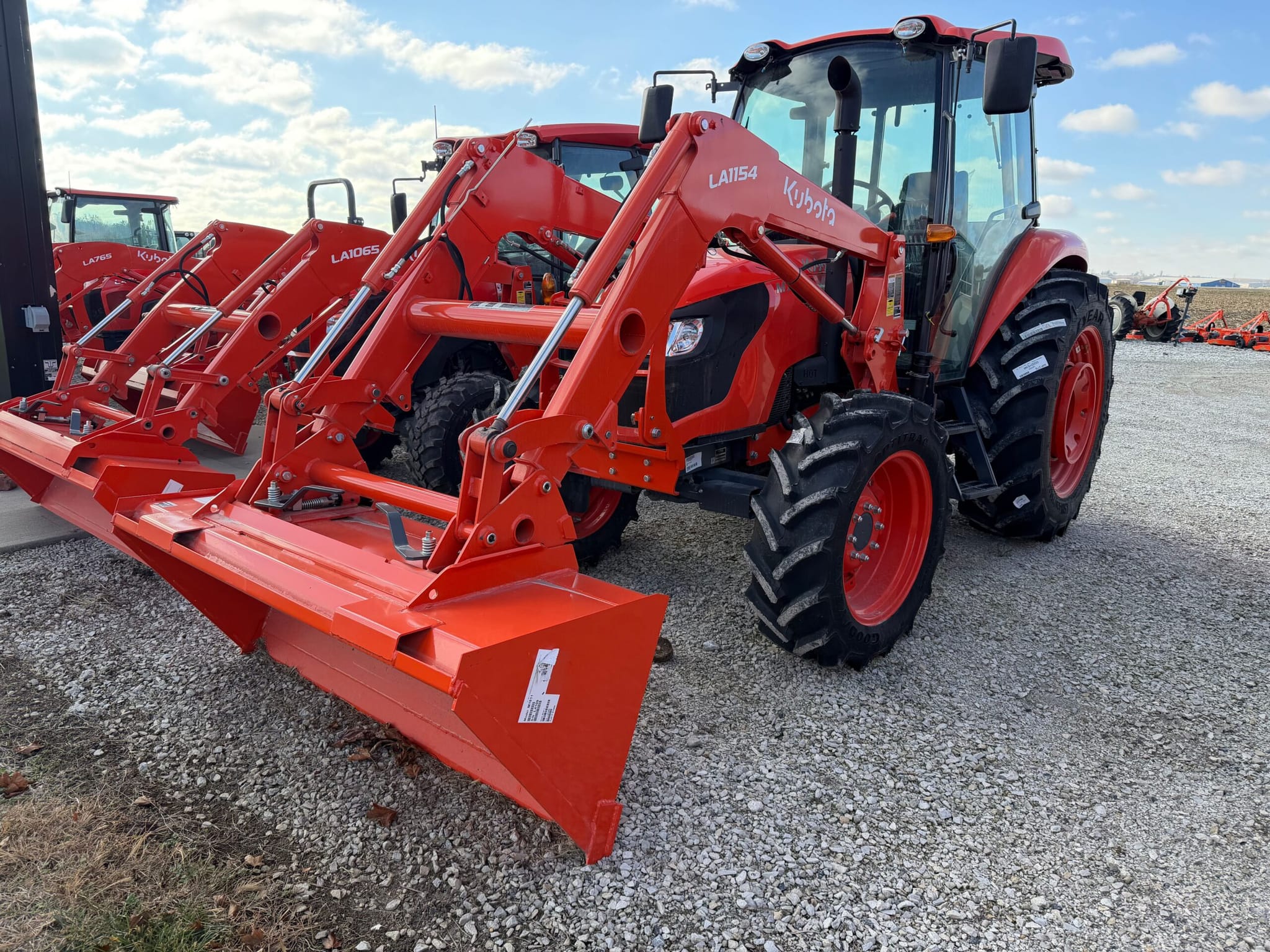 Kubota M7060D W/ Loader 4010