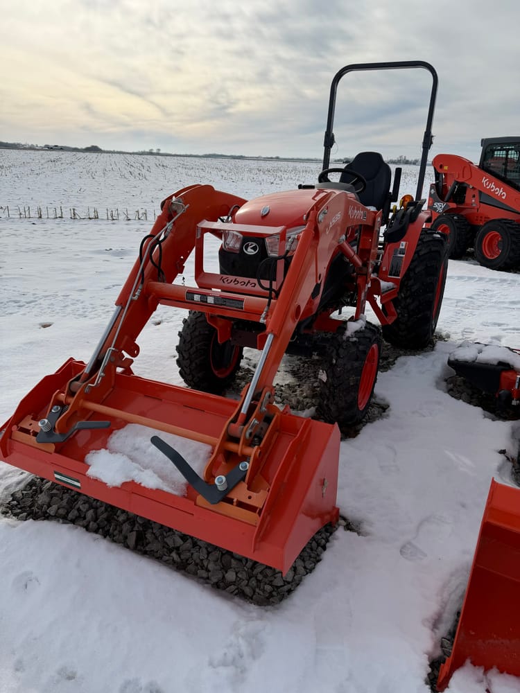 Kubota LX2620HSD W/LDR 0998