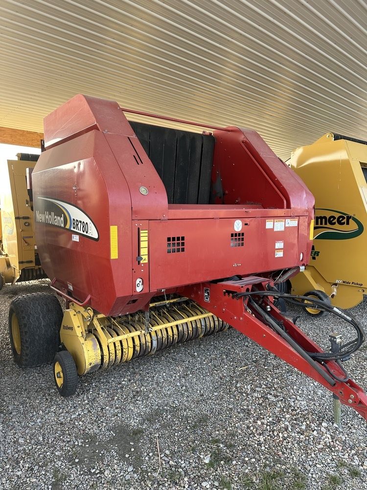 2007 New Holland BR780 Round Baler 7377