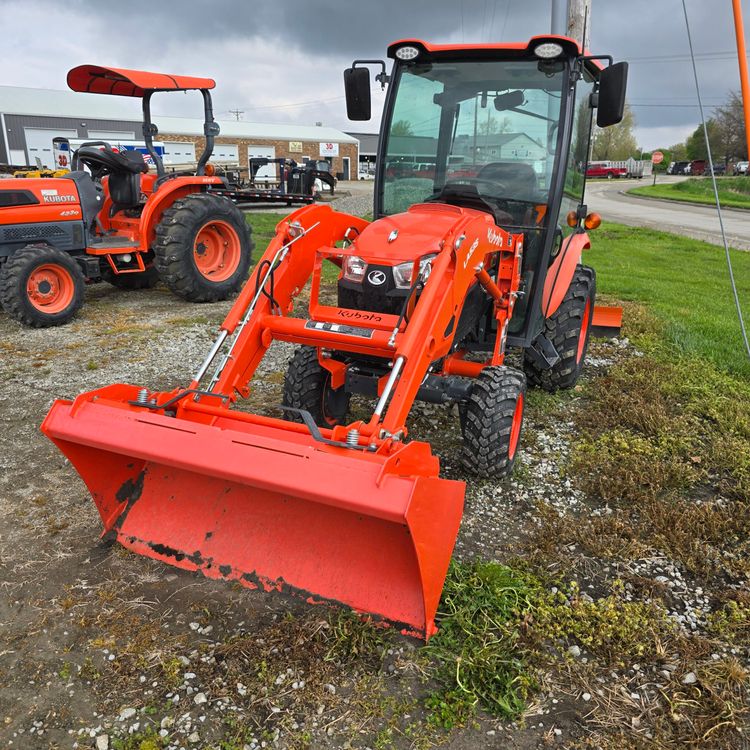 Kubota LX3310 Tractor W/ LA535 Loader 0077